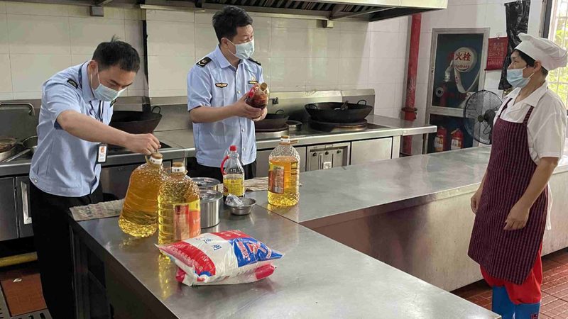 零食批发：厂家直销与代工生产的区别解析