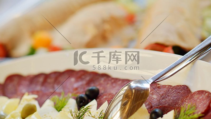 揭秘休闲食品批发：厂家直销背后的价格真相