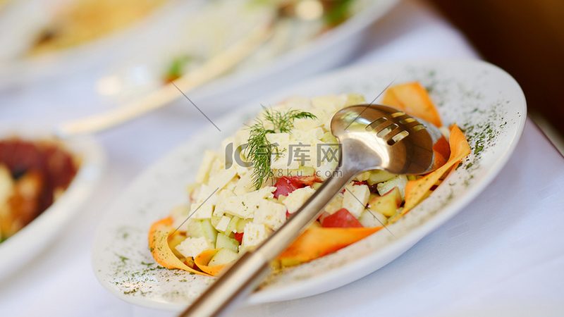 粮油配送公司如何确保分拣配送质量？**